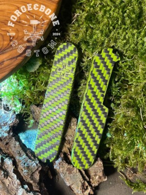 Victorinox 91 mm Plus Carbon Waves  Hybrid CF Grün Scales, Handles, Griffschalen