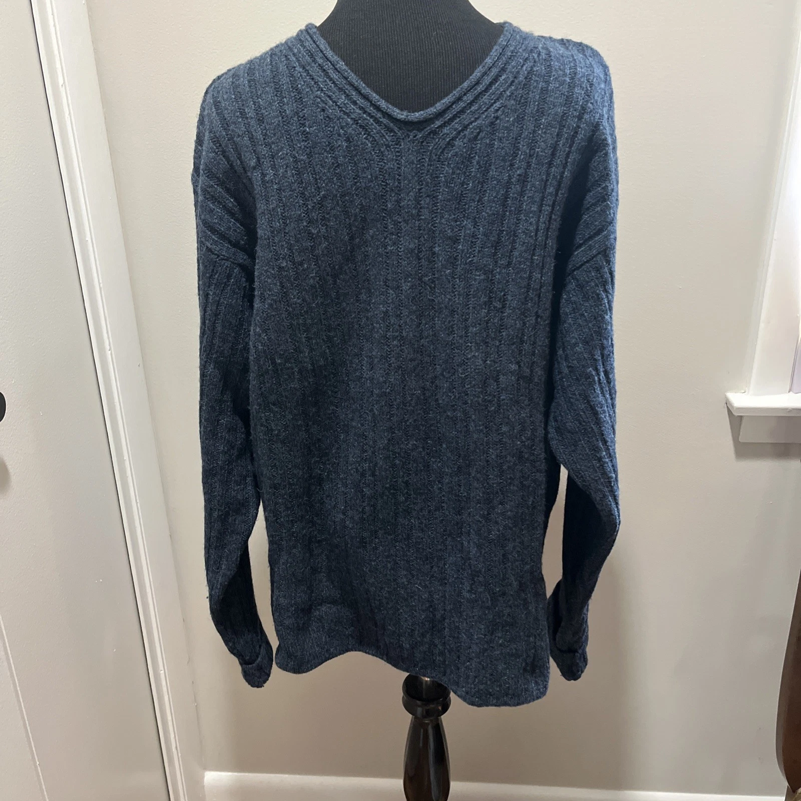 R&R Casuals 100% Wool Sweater Size Large Made In Hong Kong