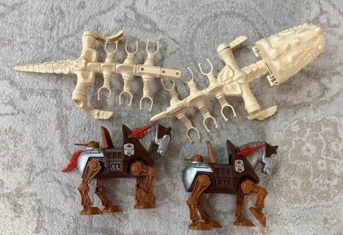 MOTU He-Man Battle Bones Figure Carrier And 2 Horses 1984 Vintage
