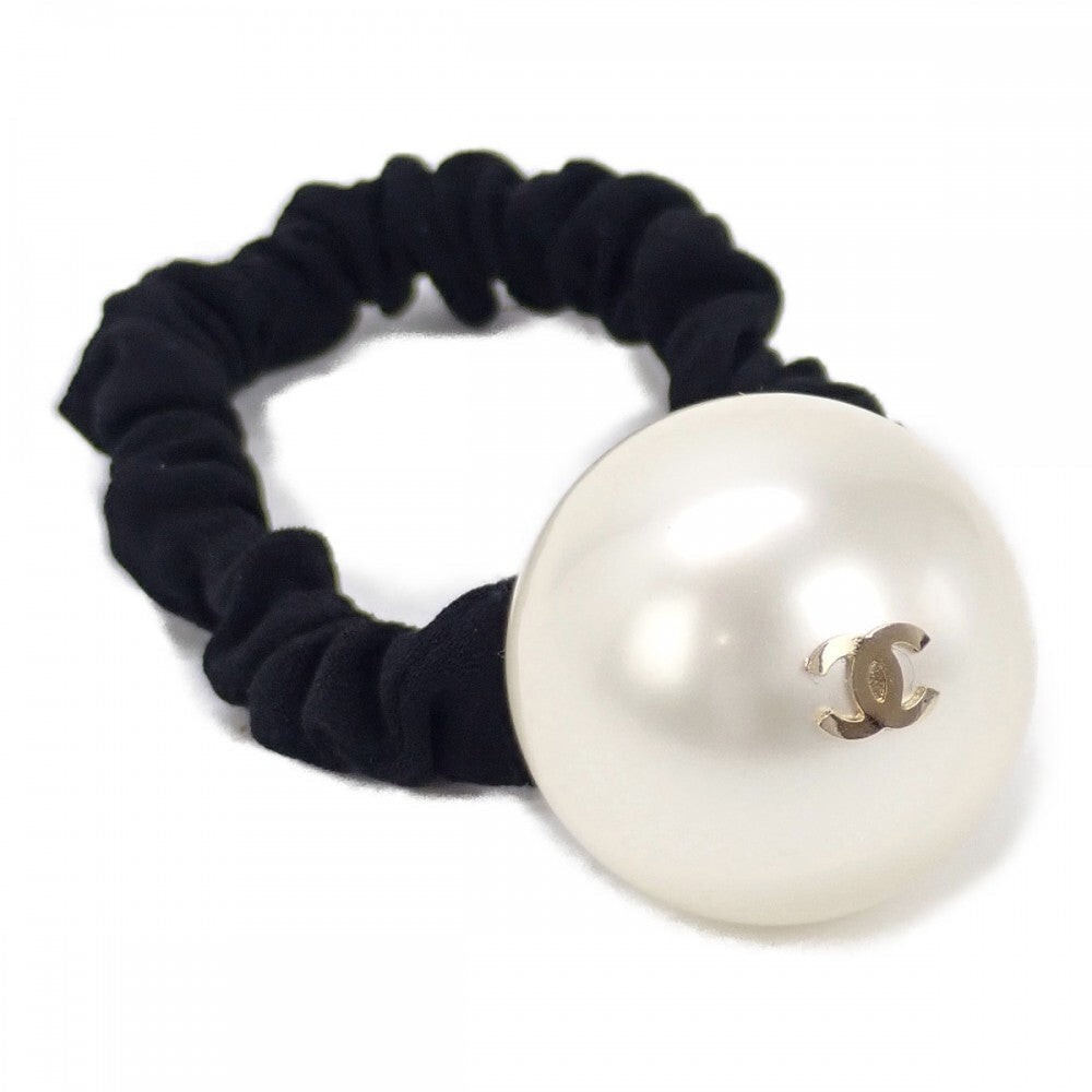 CHANEL Pearl Scrunchie Hair Accessory Black Women display picture 1