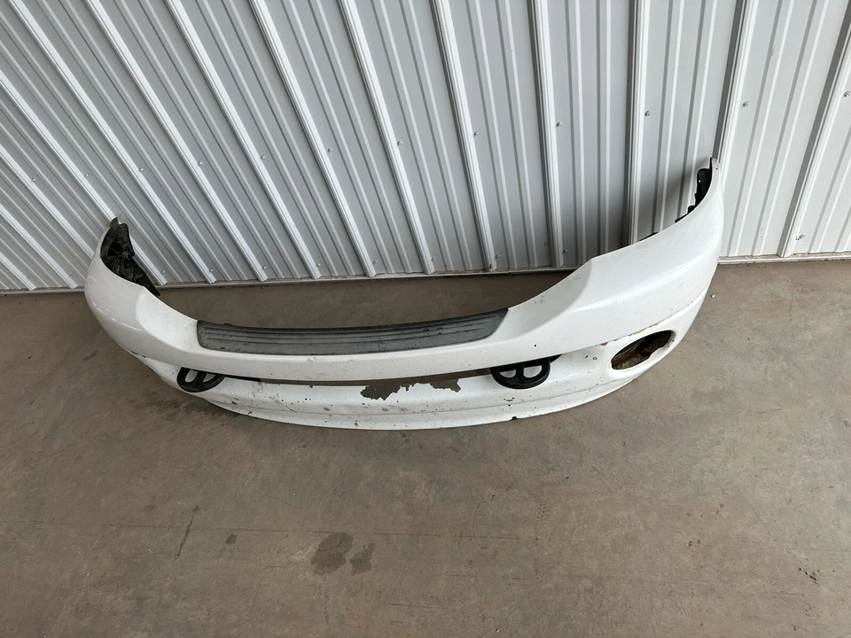 Front Bumper Assembly White Has Wear OEM 2006 2007 2008 2009 Dodge Ram 3500 - Image 3 of 4