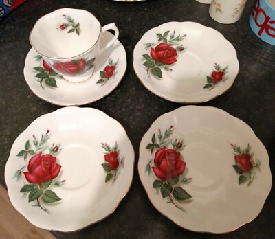 ROYAL ALBERT - SWEETHEART ROSES ERSATZTEILE - 1 TASSE & 4 UNTERTASSEN SCHÖN