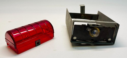 original NOS Roadmaster Luxury Liner bicycle rear rack TAIL LIGHT #1 - Picture 3 of 5