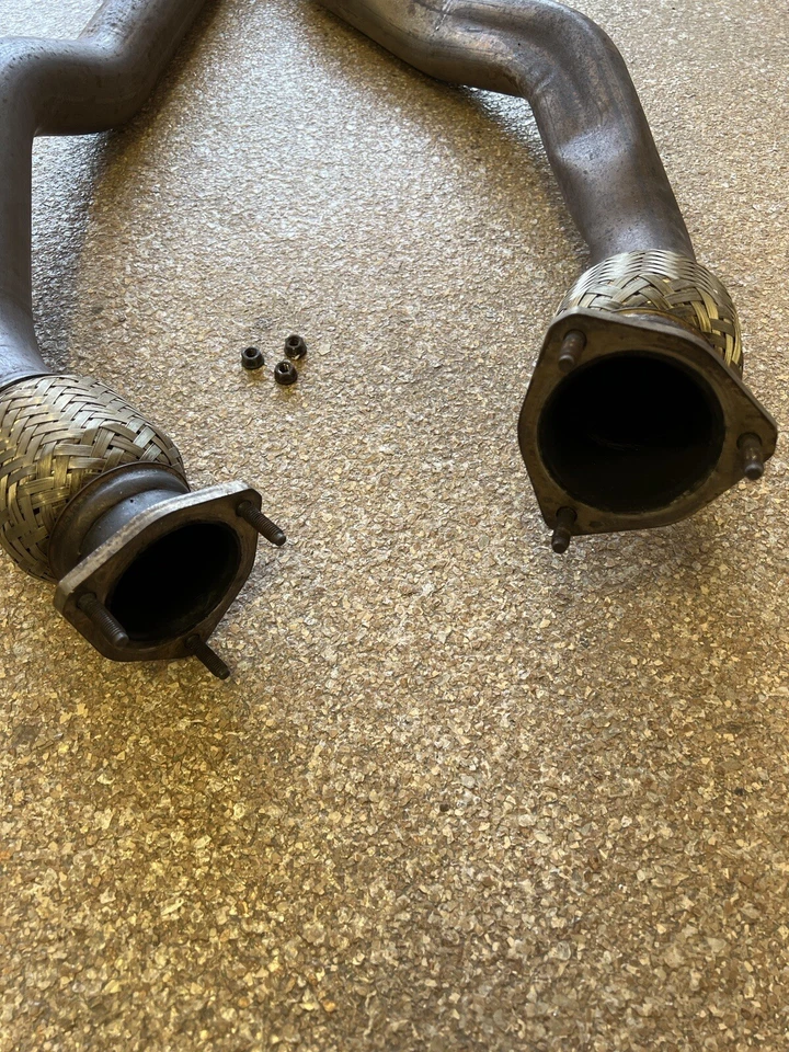 2013-2015 奥迪 RS5 B8.5 原始设备制造商羽绒/中管出口 — 第 2/3 张图片