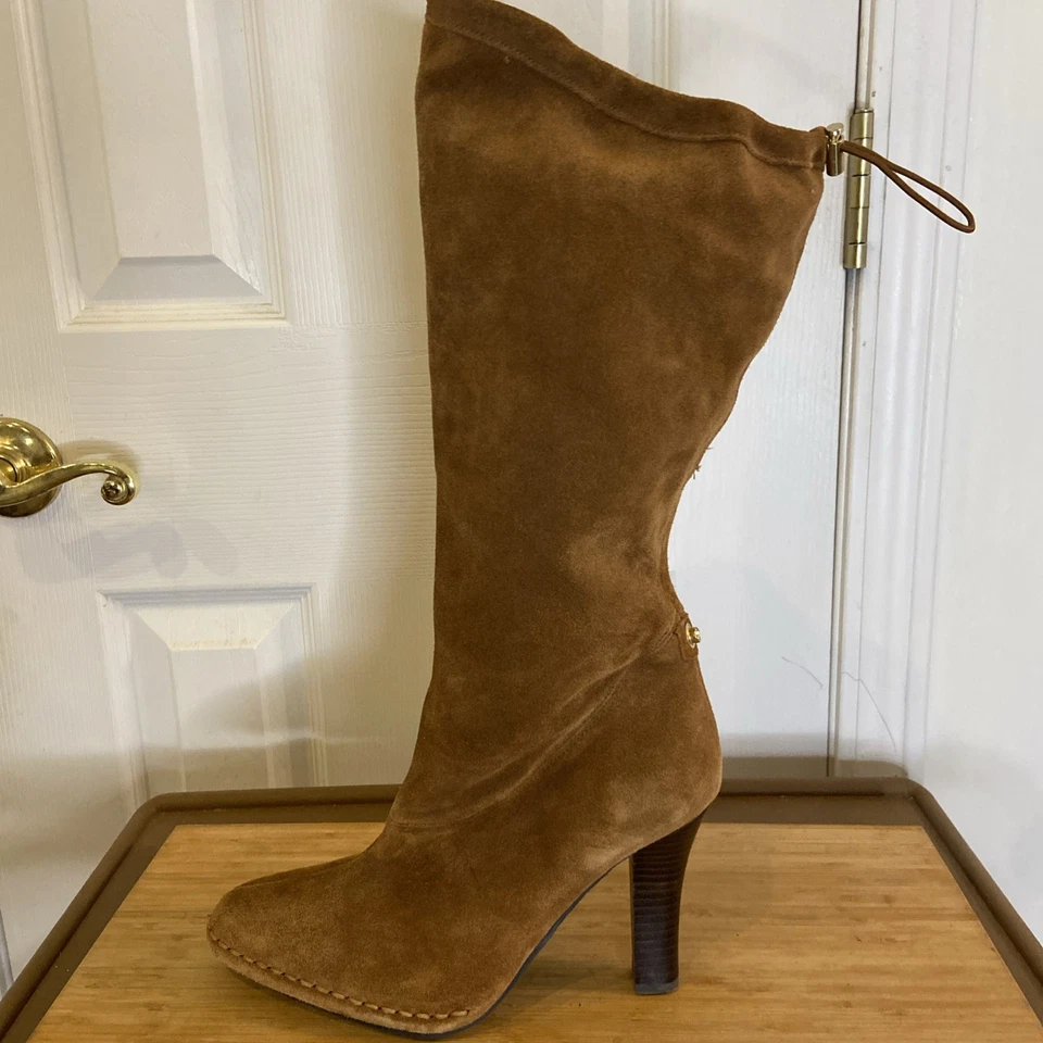 LO ÚLTIMO EN HOLLYWOOD Botas holgadas convertibles de gamuza tostada cuero tacón alto 8 M Foto 2 de 4