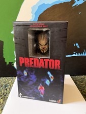 Predator 1/4th Scale Collectible Bust Hot Toy...