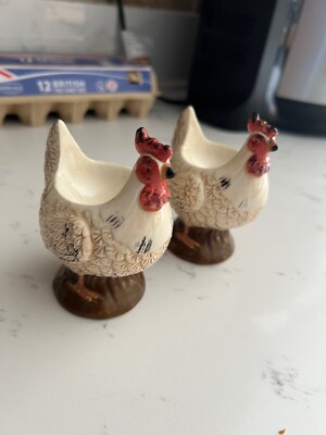 PAAR VINTAGE KERAMIK HÜHNEREIERBECHERHALTER