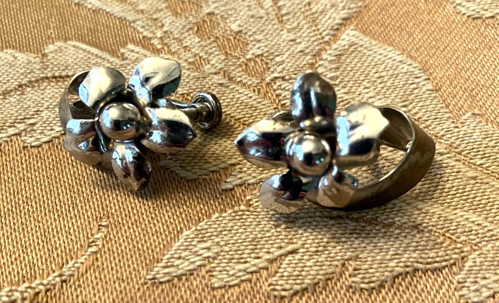 Vintage Carl Art Signed Sterling Silver Flower Screw back Earrings