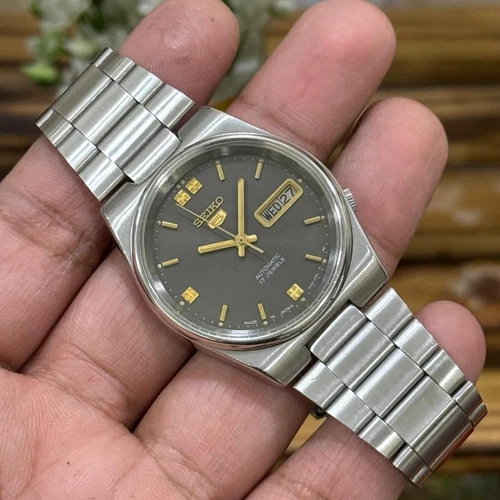 Vintage Seiko 5 Automatic Watch for Men Gray Dial, cal 7009 Japan