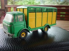 DINKY TOYS France 577. Camion BERLIET GAK bétaillère. Produit de 1965 à 1971.
