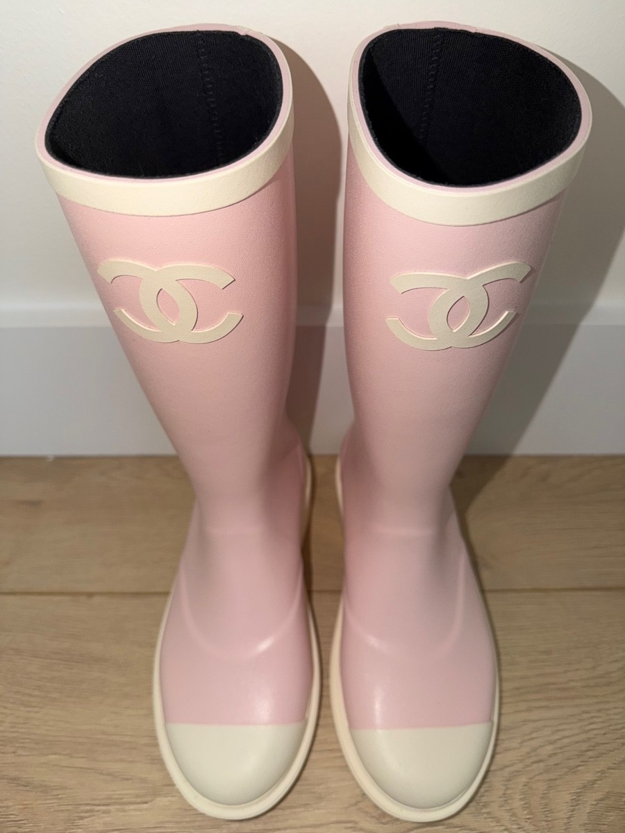 Chanel 26C Rose Pink White Caoutchouc CC Logo High Pull On Rubber