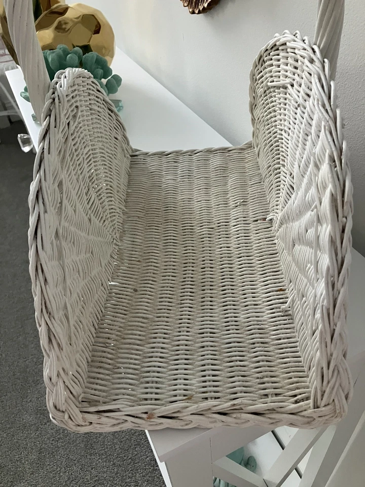 Vintage White Wicker Rattan Shabby Cottage Chic Magazine Rack 17x9.5x15 FABULOUS - Image 4 of 4