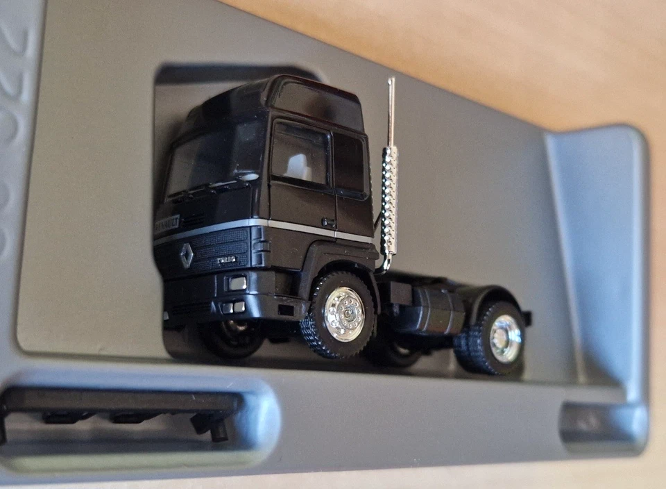 Herpa RENAULT R Turbo trattore stradale nero 1:87 OVP - Immagine 2 di 4