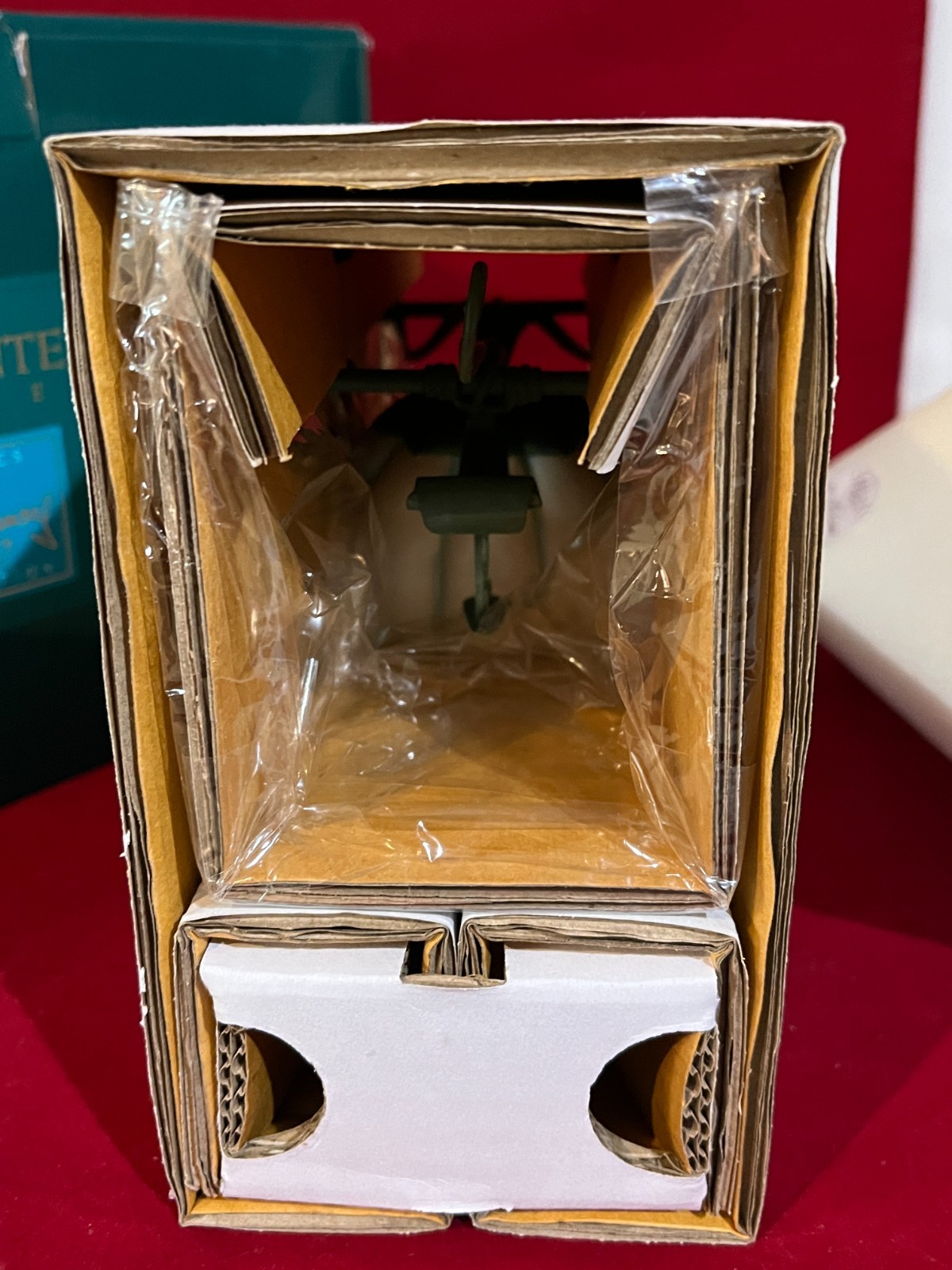 NOS WALT DISNEY CLASSIC COLLECTION " CINDERELLA'S ELEGANT COACH " NEVER OPENED