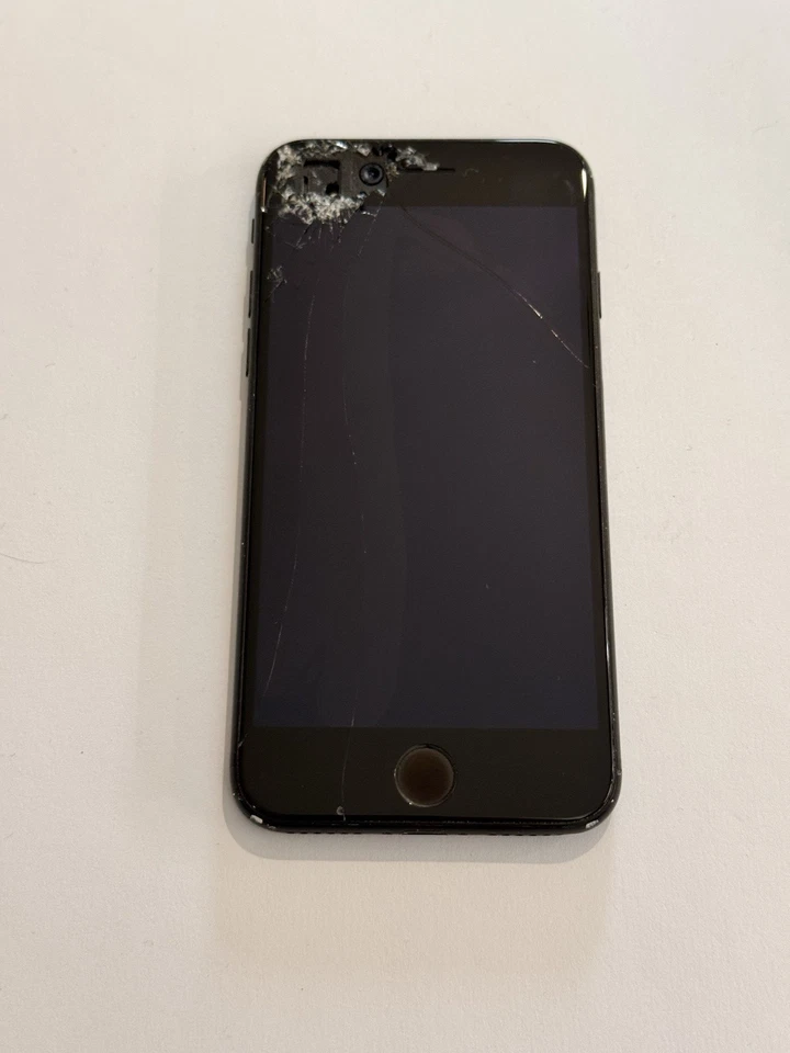 [HS] Lot de 2 iPhone 7 - Non fonctionnels, cassé et abimé  - HS pour pièces - Photo 3/4