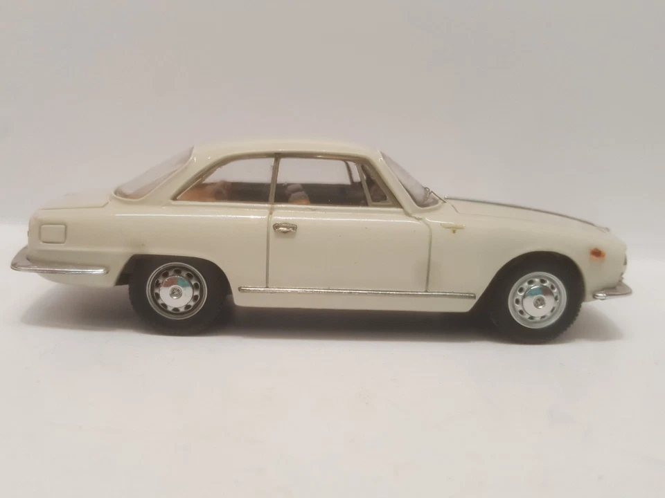 1/43 BANG Alfa Romeo 2600 Sprint - Immagine 2 di 4