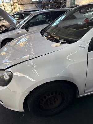Aile avant gauche VOLKSWAGEN GOLF 6 5K6821021B CGGA - Photo 1/4