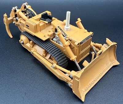 コマツ　ブルドーザ　マルチリッパ付きD355A コマツ ブルドーザ マルチリッパ付きD355A - メルカリ