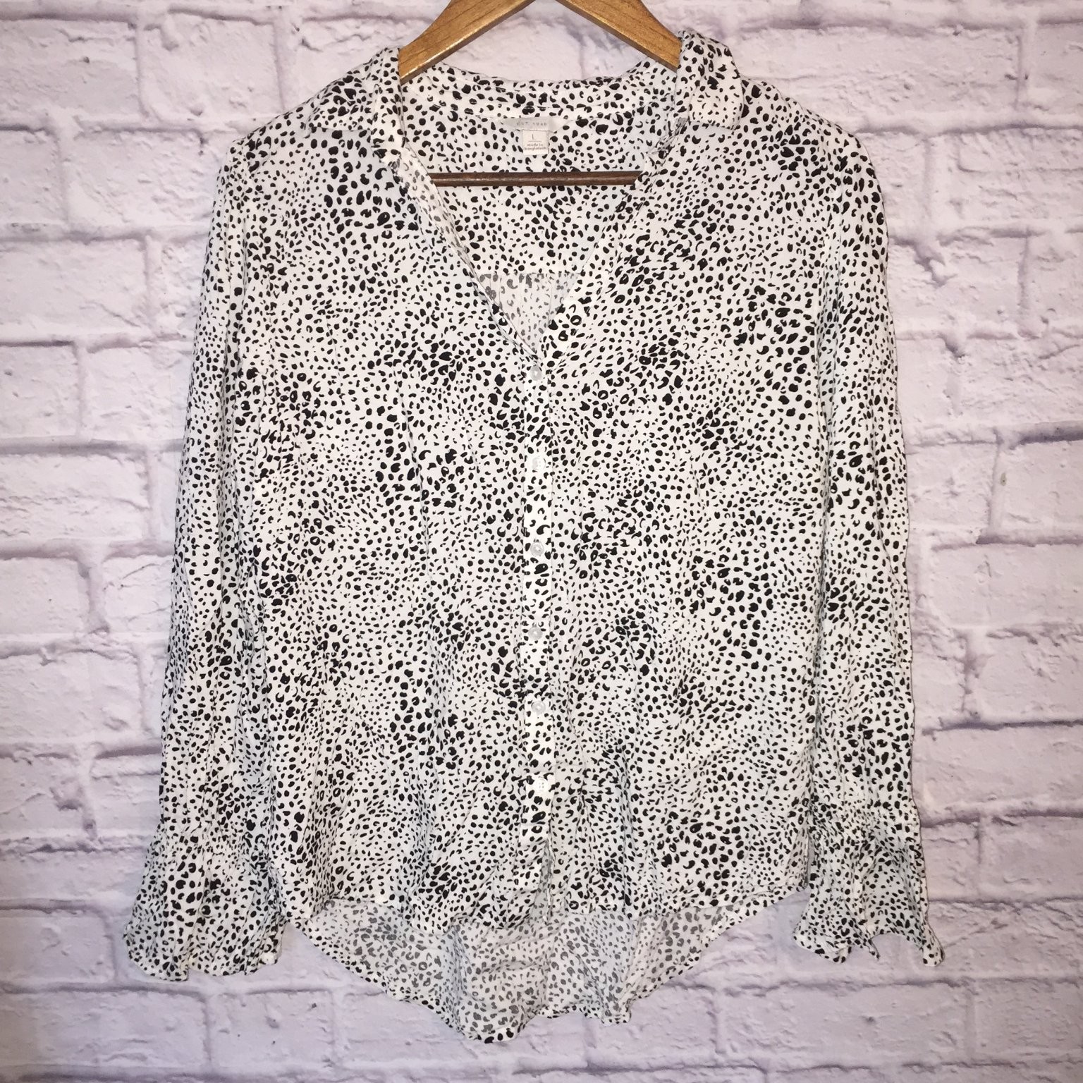 EST. 1946 Women's White Black Large Rayon Animal Print Ruffle Cuff Blouse-image