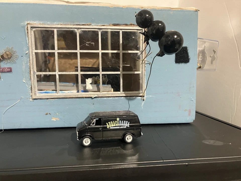 Chevy Cargo Van 1:64 1971 de la película “The Black Phone” solo existe 1 Foto 4 de 4