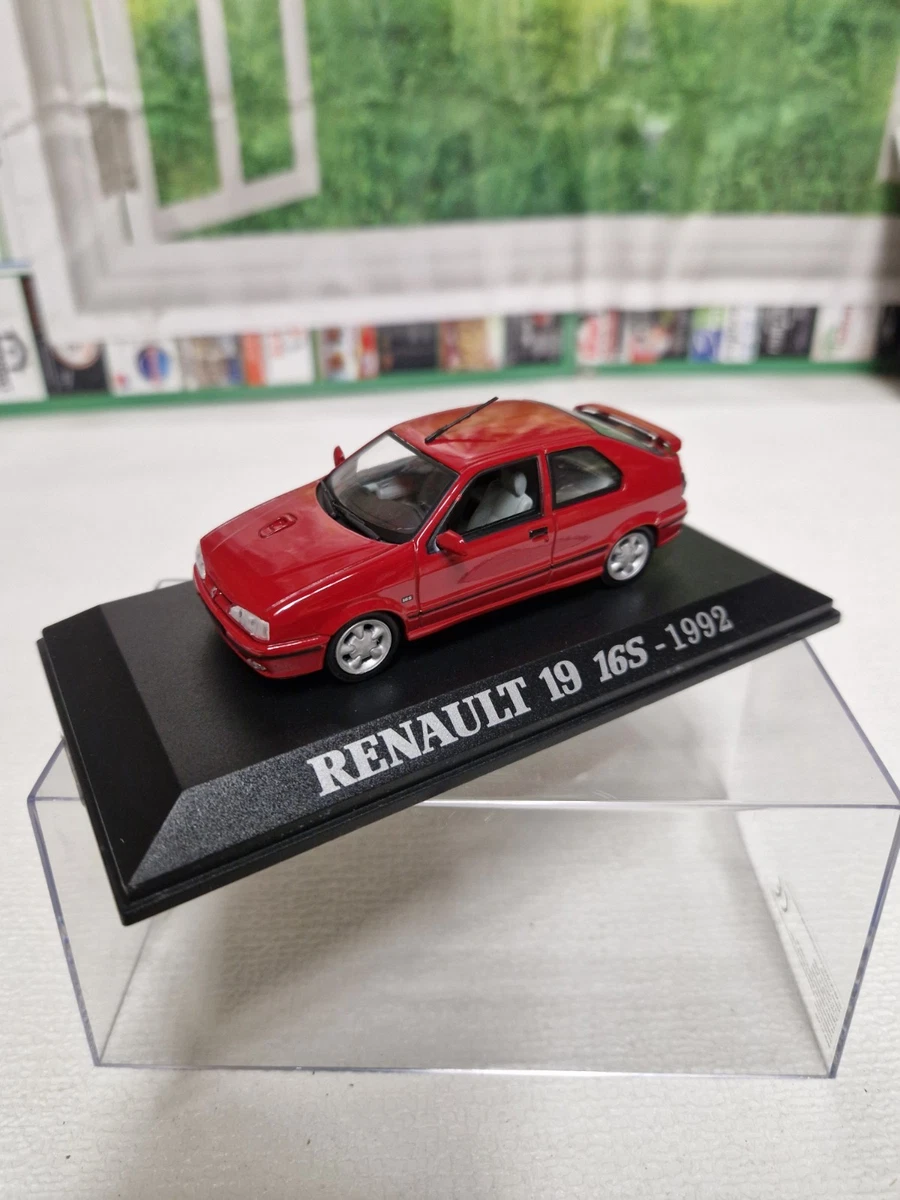 RENAULT 19 Berline Phase 2 Gris Métallisé - Échelle 1/18 - Triple 9 Collection