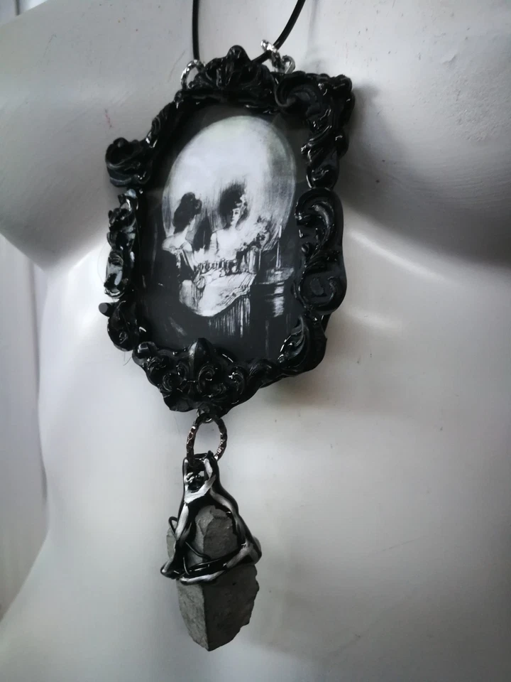 Colgante Calavera Bruja Talismán Oculto Amuleto Brujería Magia Ritual Espejo Negro Foto 3 de 4