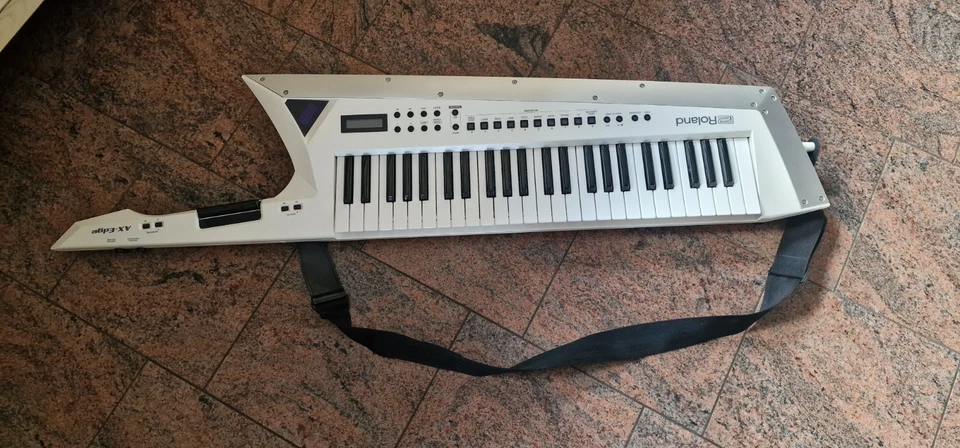 ROLAND AX-EDGE Synthesizer  keytar AX EDGE