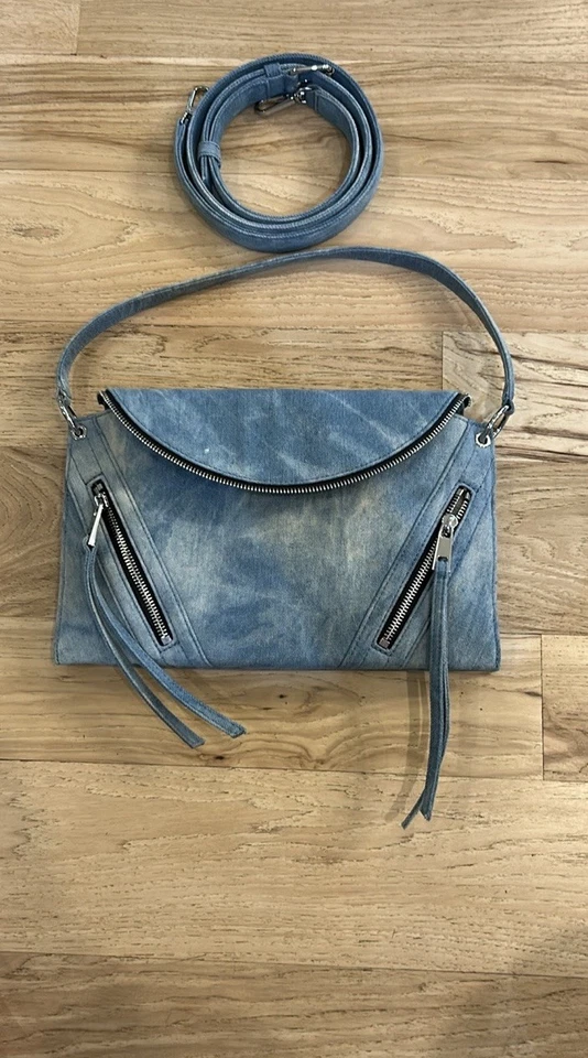 Cartera de mezclilla Vince Camuto Foto 2 de 4