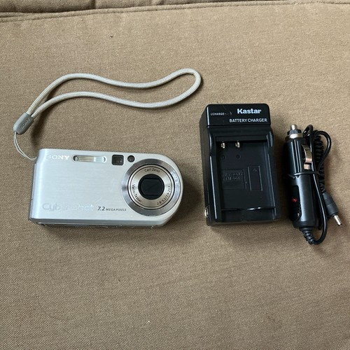 TESTED Sony Cyber-shot DSC-P200 Compact Camera w/Battery Charger, Memory Stick