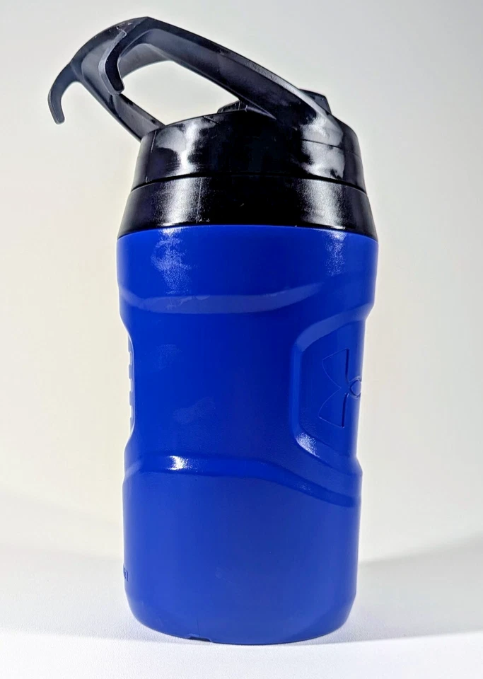 NWOT UNDER ARMOUR PLAYMAKER JUG 64oz. INS. WATER BOTTLE W/BUILT IN Hook Academy - Image 2 of 4