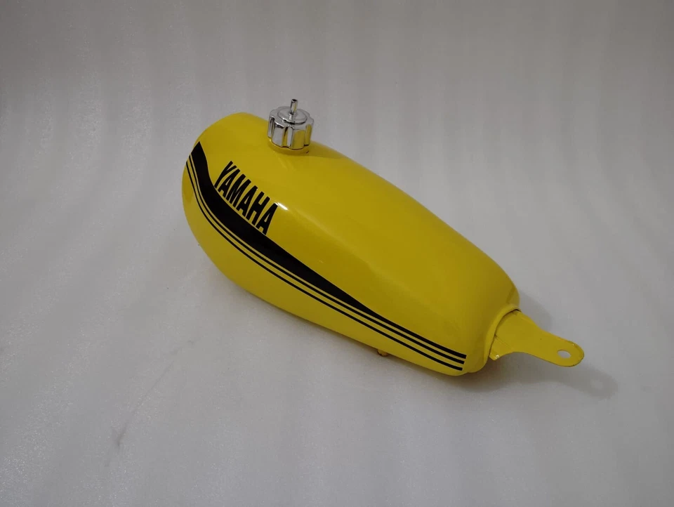 Tanque de gasolina de combustible + tapa de acero amarillo y pintado Yamaha DT100 DT 100 Enduro 1977 Foto 2 de 4
