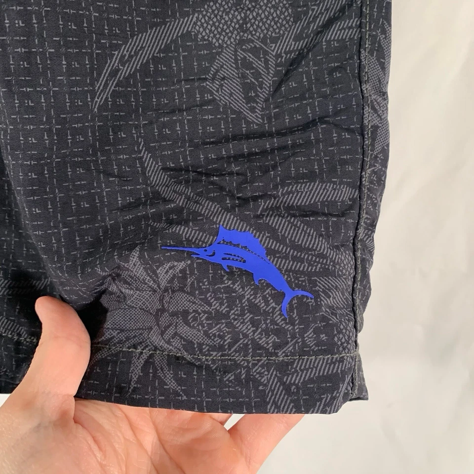 Bañador Tommy Bahama Para Hombre Gris Medio Floral Hawaiano Forrado con Cordón Foto 2 de 4