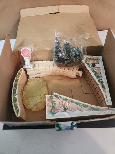 Cherished Teddies SANTA EXPRESS TRAIN ACCESSORY SET 11 Piece By Enesco 1996 - Picture 3 of 4