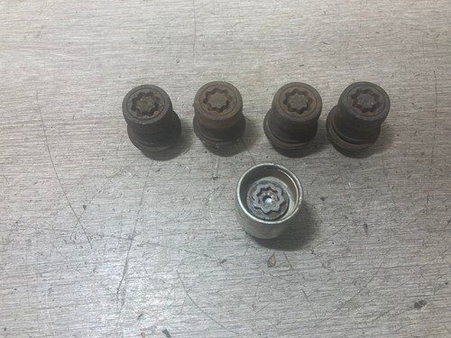 RADMUTTERNSATZ MIT SCHLÜSSEL FÜR TOYOTA AURIS 2007