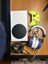 Microsoft Xbox Series S 500GB White Xbox Controller and Headset Bundle