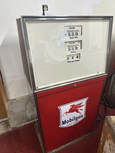 Vintage Mobile Gas Fuel Pump
