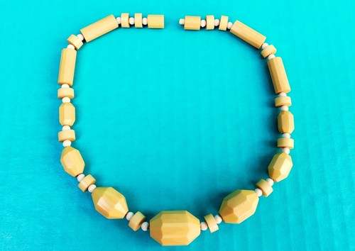 Bakelite Choker Necklace Egg Yolk Yellow Butterscotch White Beads c1940s Vintage - 第 2/12 張圖片