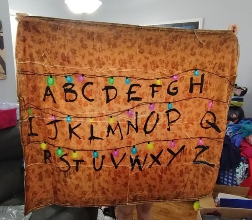 Stranger Things 50x40 Blanket - Soft Plush Throw - New