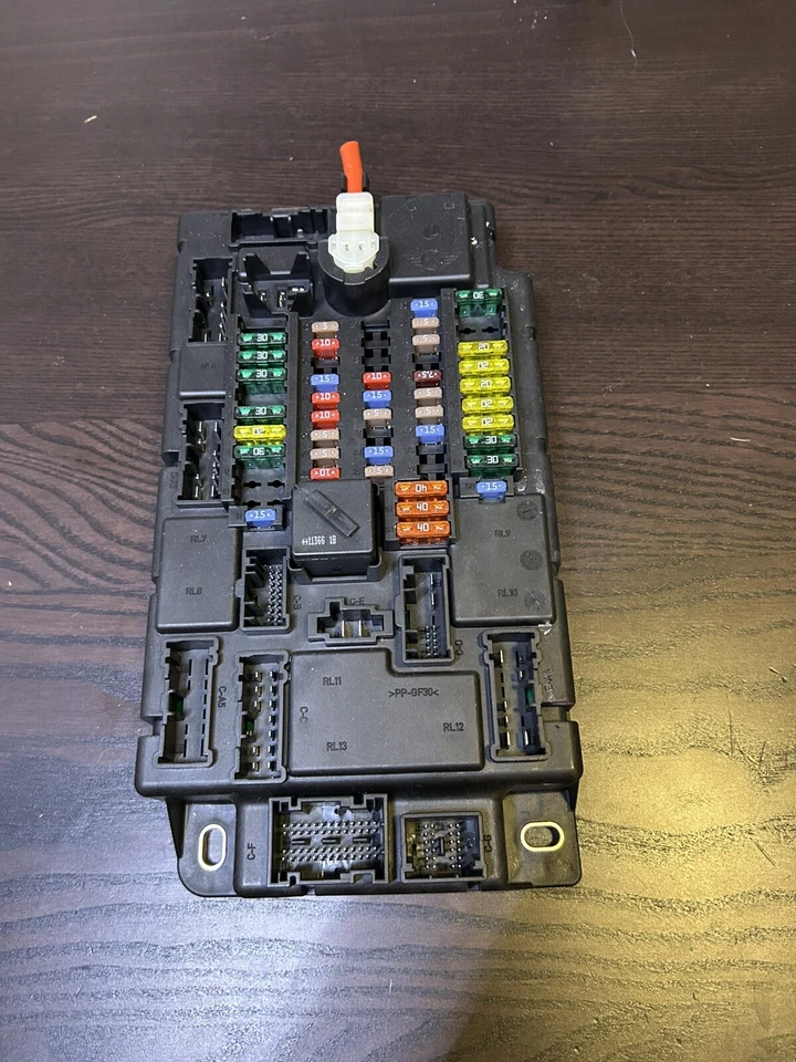 Módulo de caja de fusibles de relé de reposapiés interior Mini Cooper 07-13 9811672 Foto 2 de 4