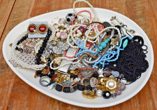 (E) 1.3kg Bundle Job Lot of Mixed Vintage Jewellery Bundle Craft Beads Upcycle