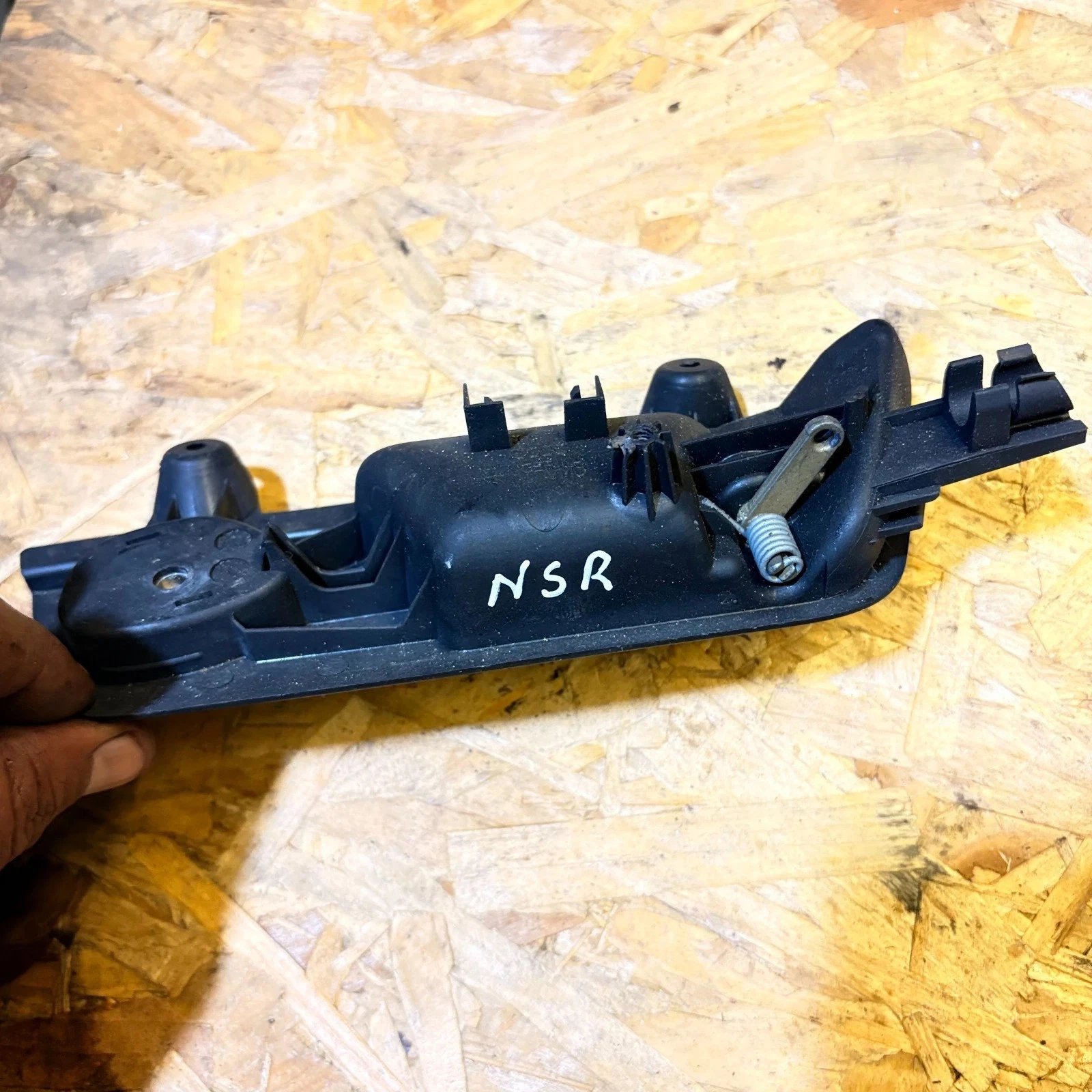 Actual Audi door handle rear mounting points and mechanism