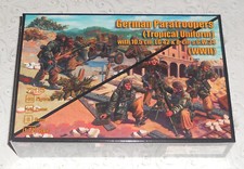 Mars Figures 72123 1/72 20mm WWII German Paratroopers 10.5cm LG42  8cm s.G.W.34