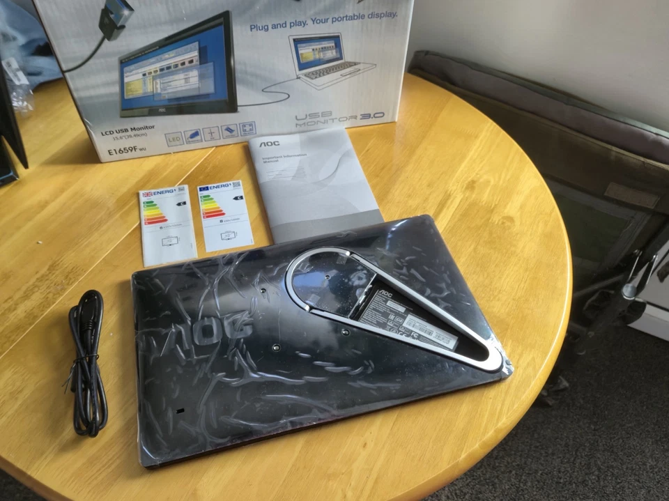 New AOC Portable Monitor E1659FWU 15.6” USB 3.0 LED (156LM00005) With carry Bag - Image 4 of 4