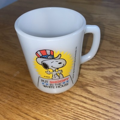 Vtg 1980 Put Snoopy In The Whitehouse Milk Glass Anchor Hocking Fireking Mug UFS