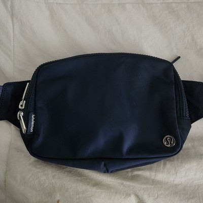 Lululemon Everywhere Belt Bag Large True Navy TRNV Color 2 Liter | eBay
