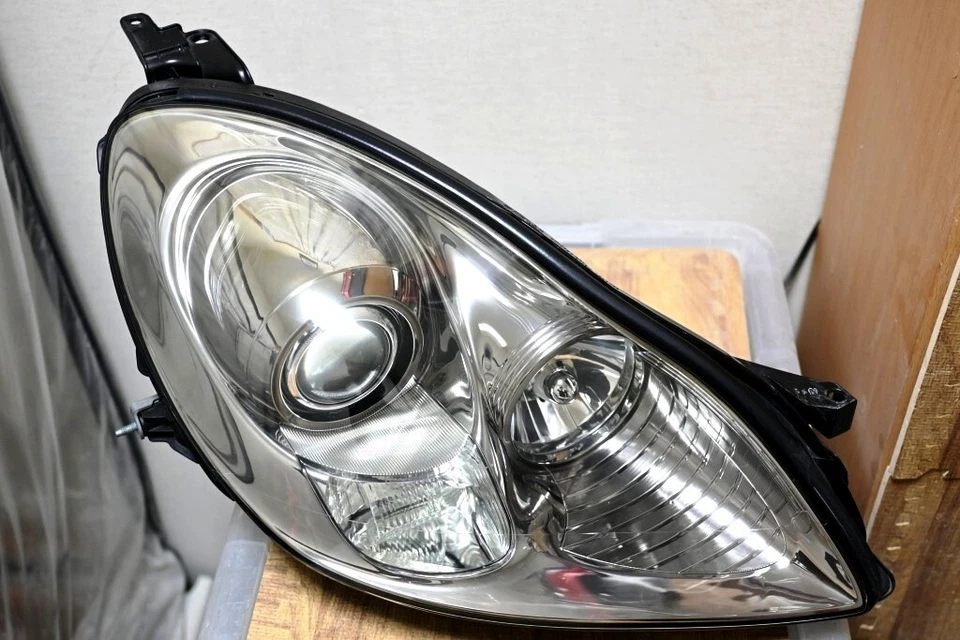 Lexus SC430 2006-2010 Headlight HID Oem used - Image 4 of 4