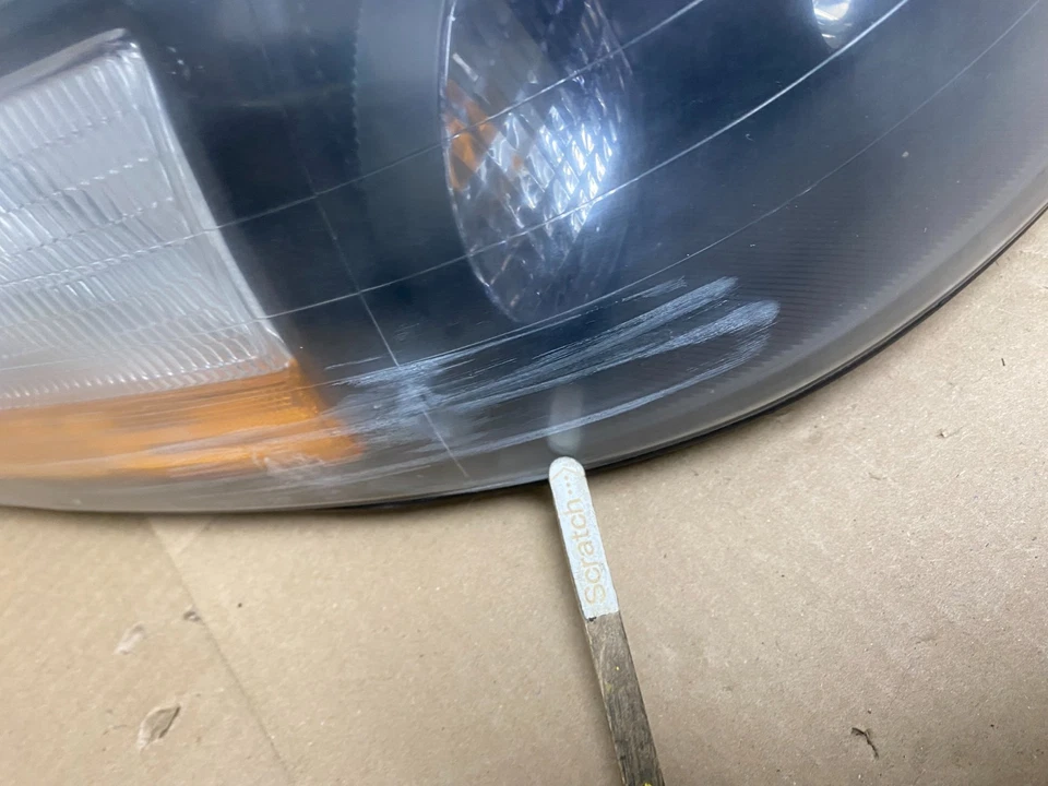 2005 to 2011 Lincoln Town Car Left+Right Side Headlights Oem U6876 DW - Image 4 of 4