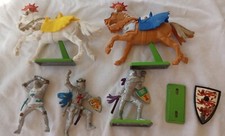 5 Vintage England Britains plastic  metal Toy Knights Soldiers Horses L2