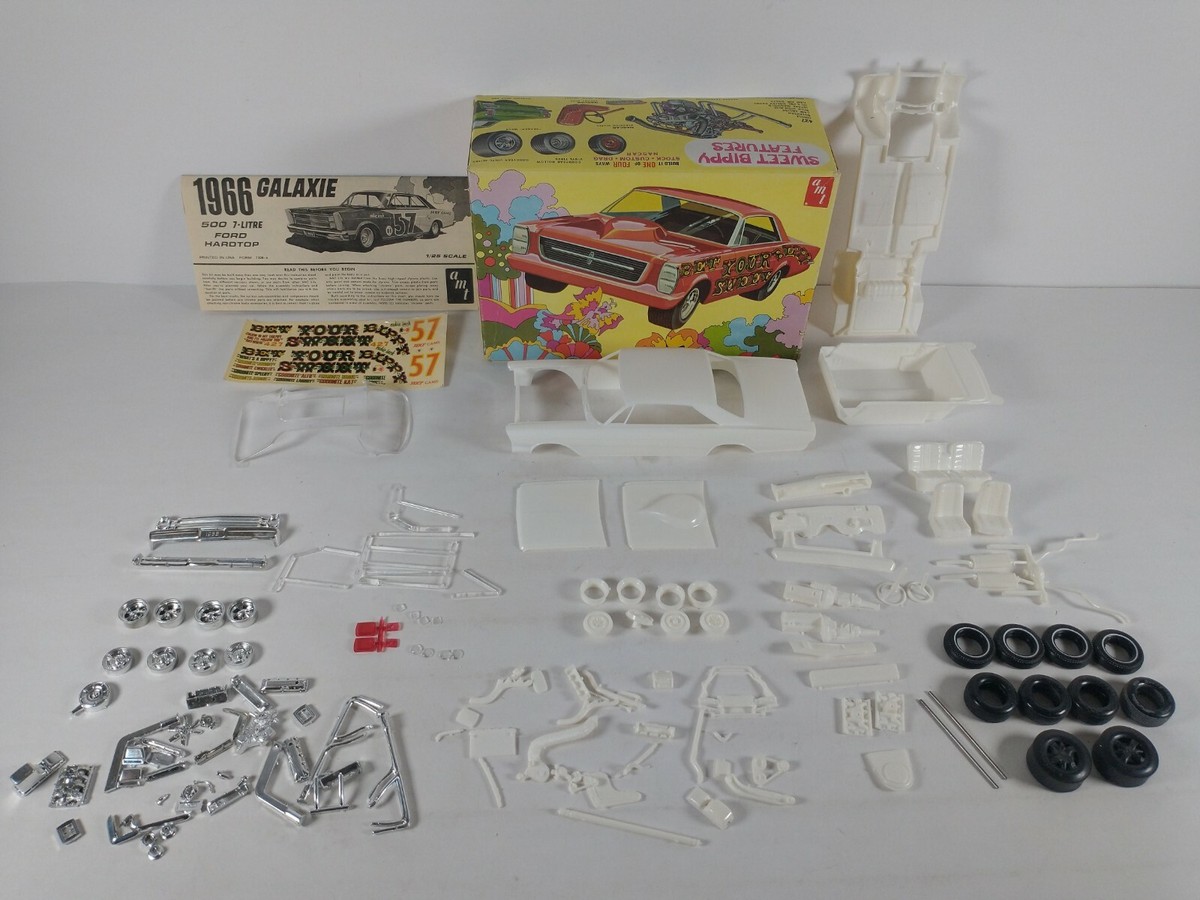 Sweet Bippy 1966 Galaxie Hardtop AMT 1:25 Model Kit # T328