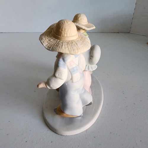 Figura Homco Circle of Friends Love Lifted Me figura de hielo patinaje vintage 1990 - Imagen 5 de 8